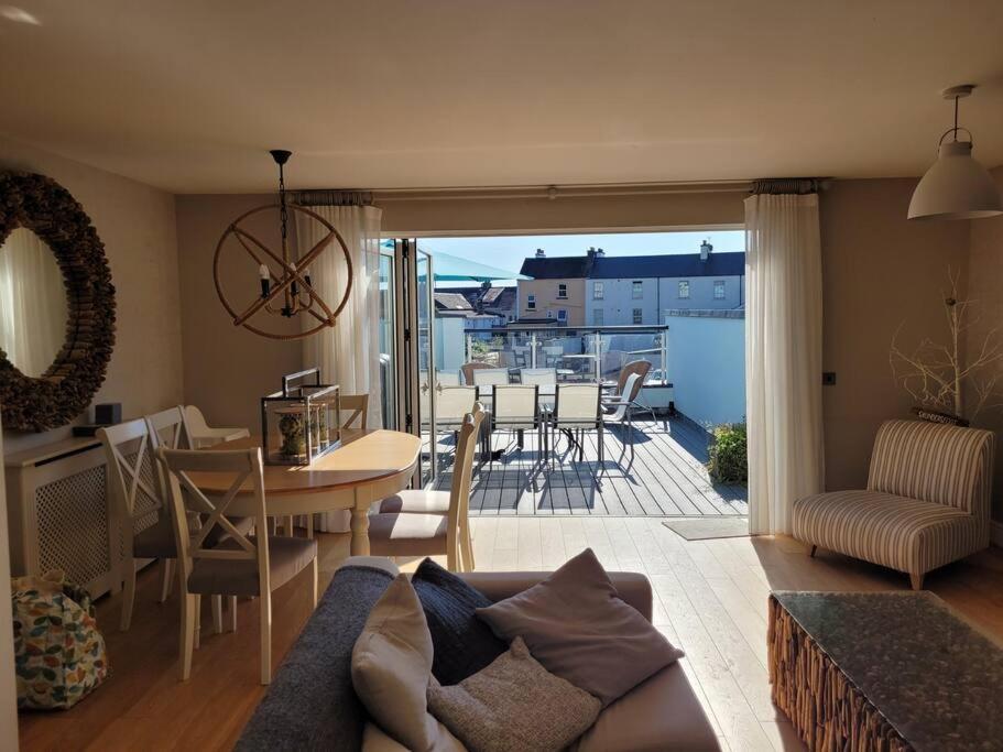 Central Modern Townhouse In Saundersfoot Villa Bagian luar foto