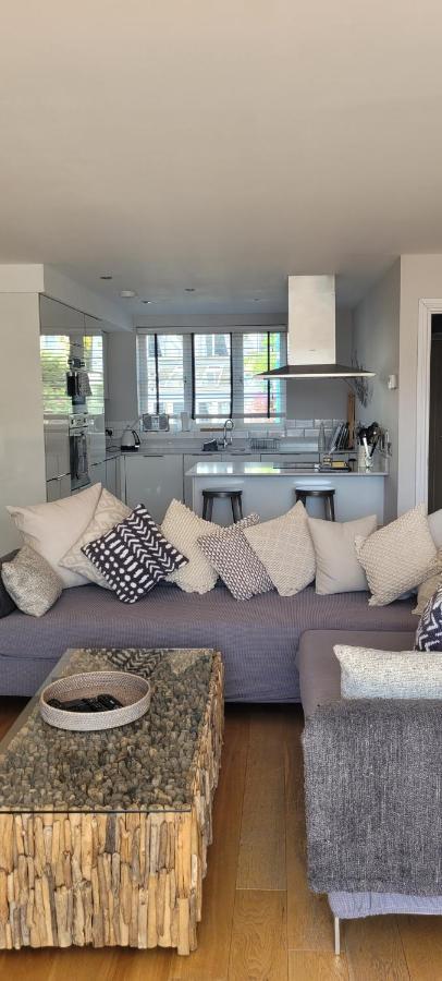 Central Modern Townhouse In Saundersfoot Villa Bagian luar foto